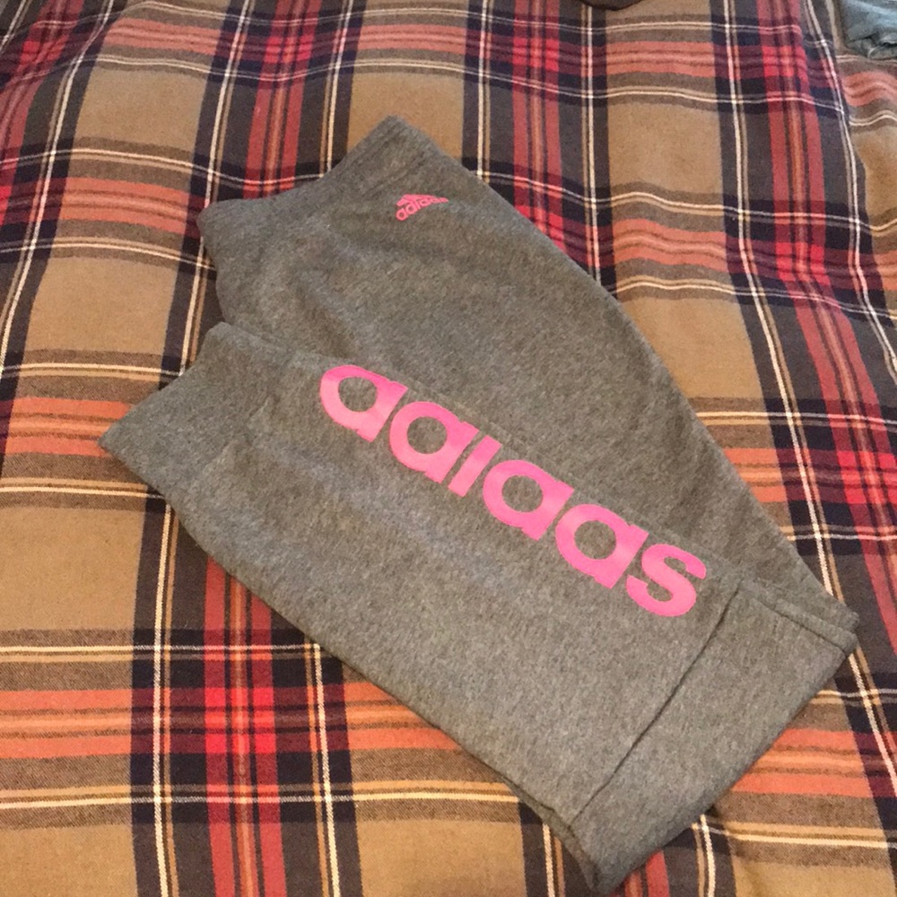Adidas training pants essentials size Medium